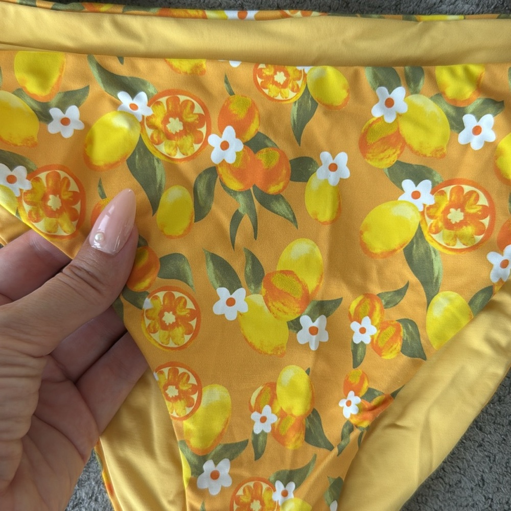 Dippin’ Daisy’s Bikini Set - Picture 2 of 3